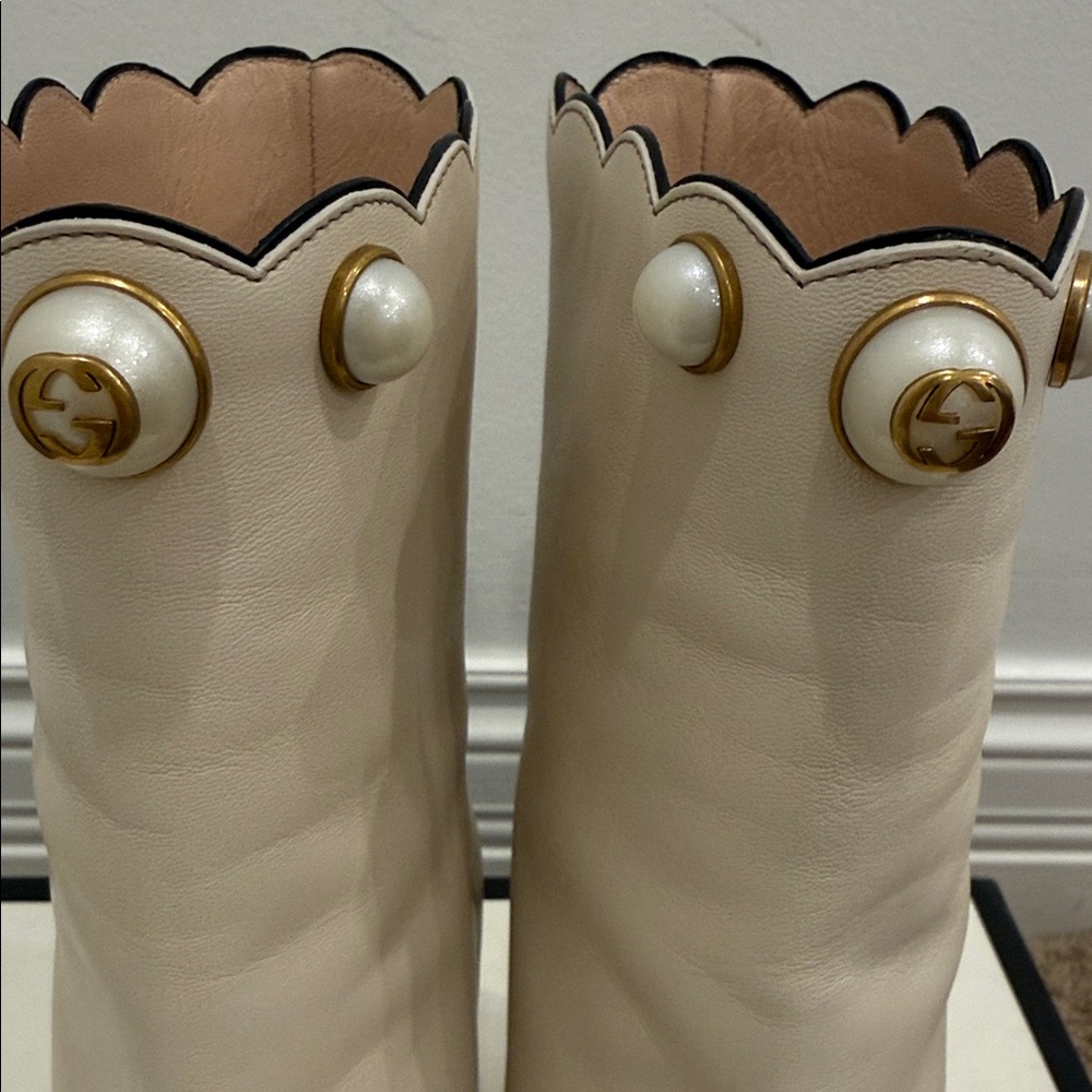 GUCCI Pearl Button Scalloped Ankle Boots Lambskin Leather Ivory 37 NWT - Picture 4 of 11